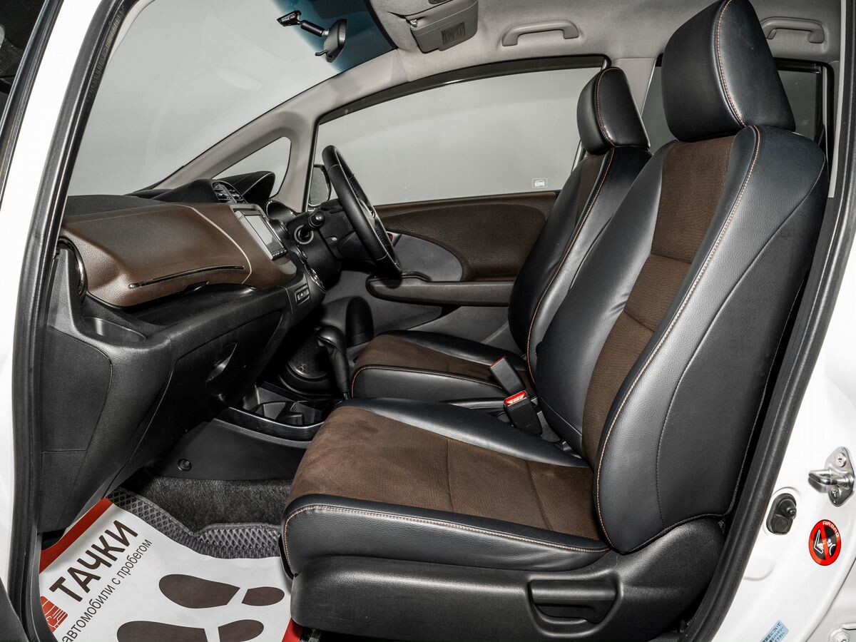 Honda Fit Shuttle 2012 - фото автомобиля