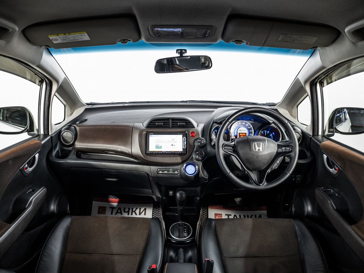 Honda Fit Shuttle 2012 - фото автомобиля