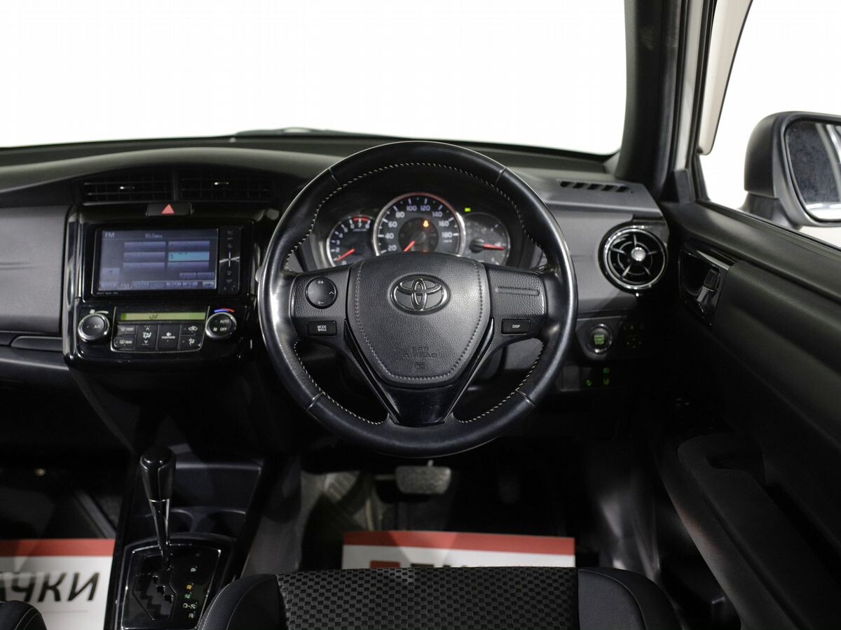 Toyota Corolla 2017 - фото автомобиля