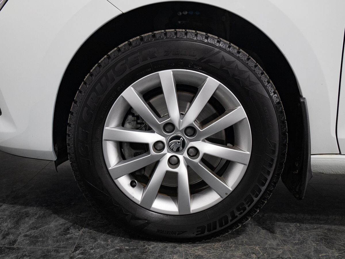 Skoda Rapid 2021 - фото автомобиля