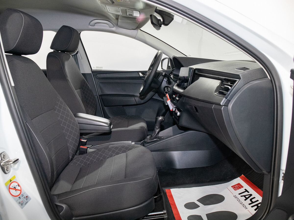 Skoda Rapid 2021 - фото автомобиля
