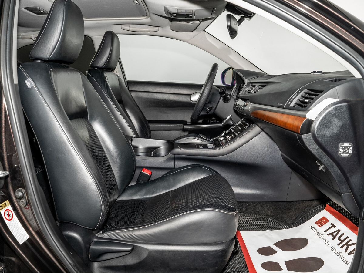 Lexus CT 2011 - фото автомобиля