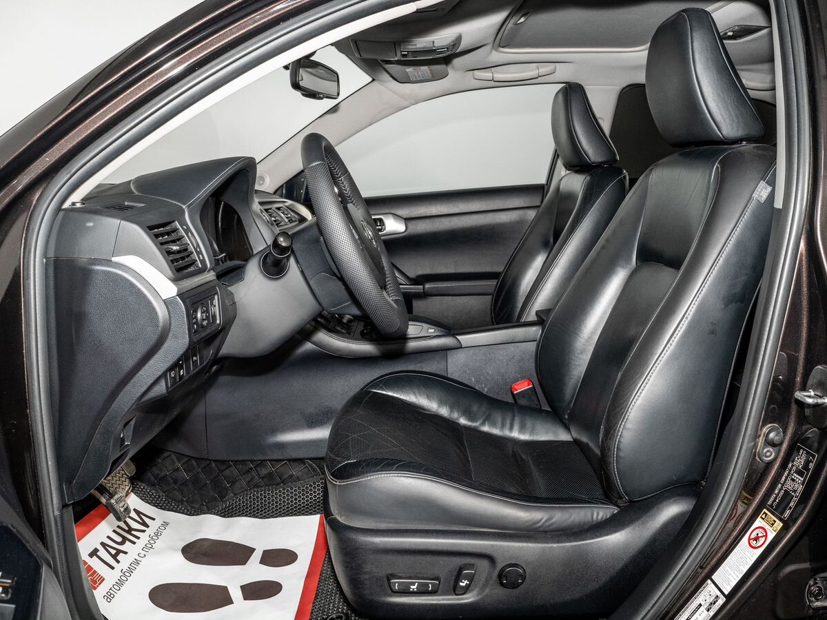 Lexus CT 2011 - фото автомобиля