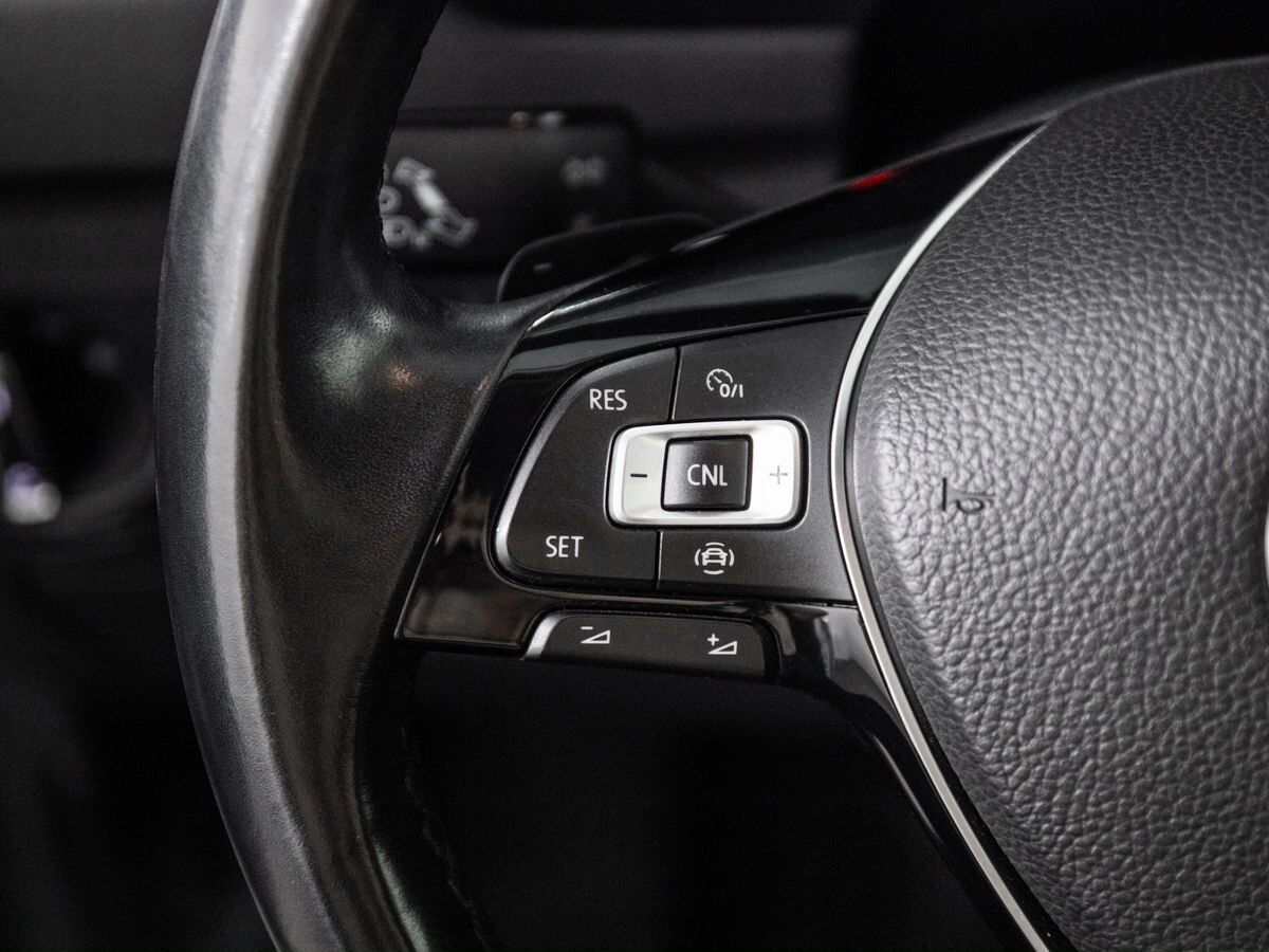 Volkswagen Tiguan 2020 - фото автомобиля