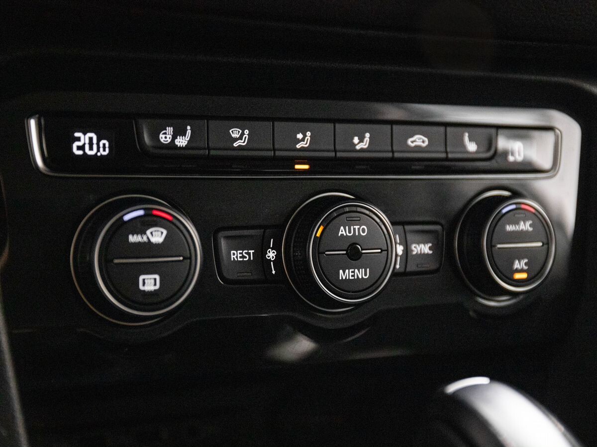 Volkswagen Tiguan 2020 - фото автомобиля