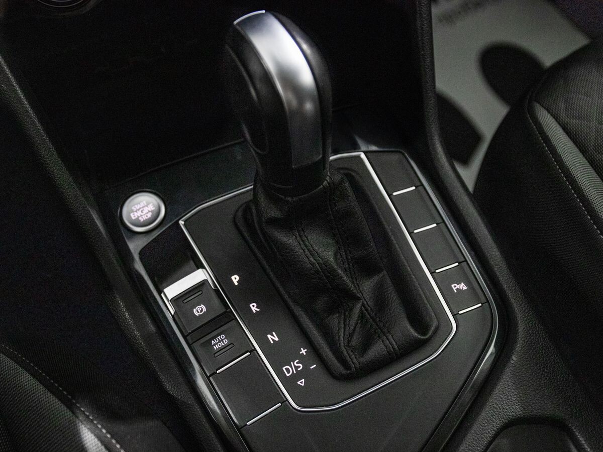 Volkswagen Tiguan 2020 - фото автомобиля