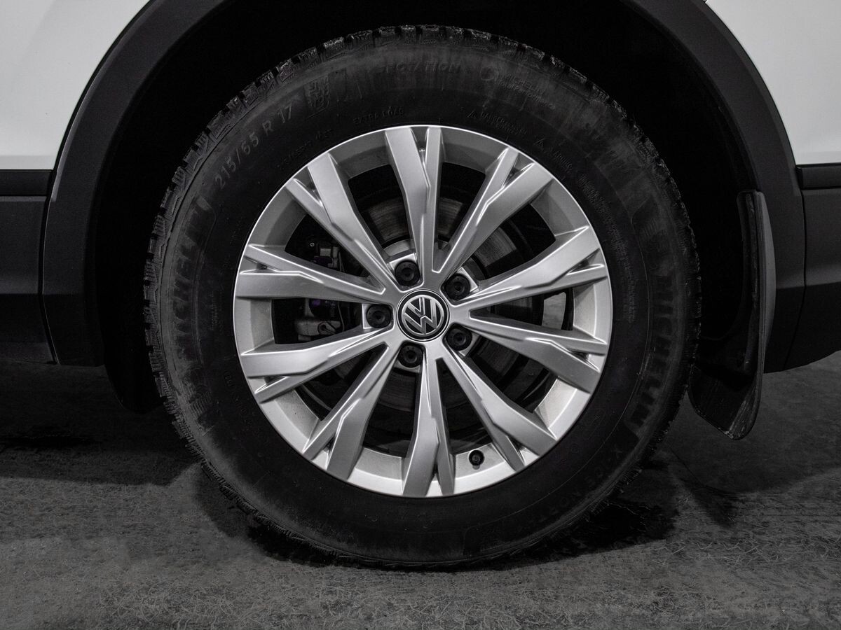 Volkswagen Tiguan 2020 - фото автомобиля