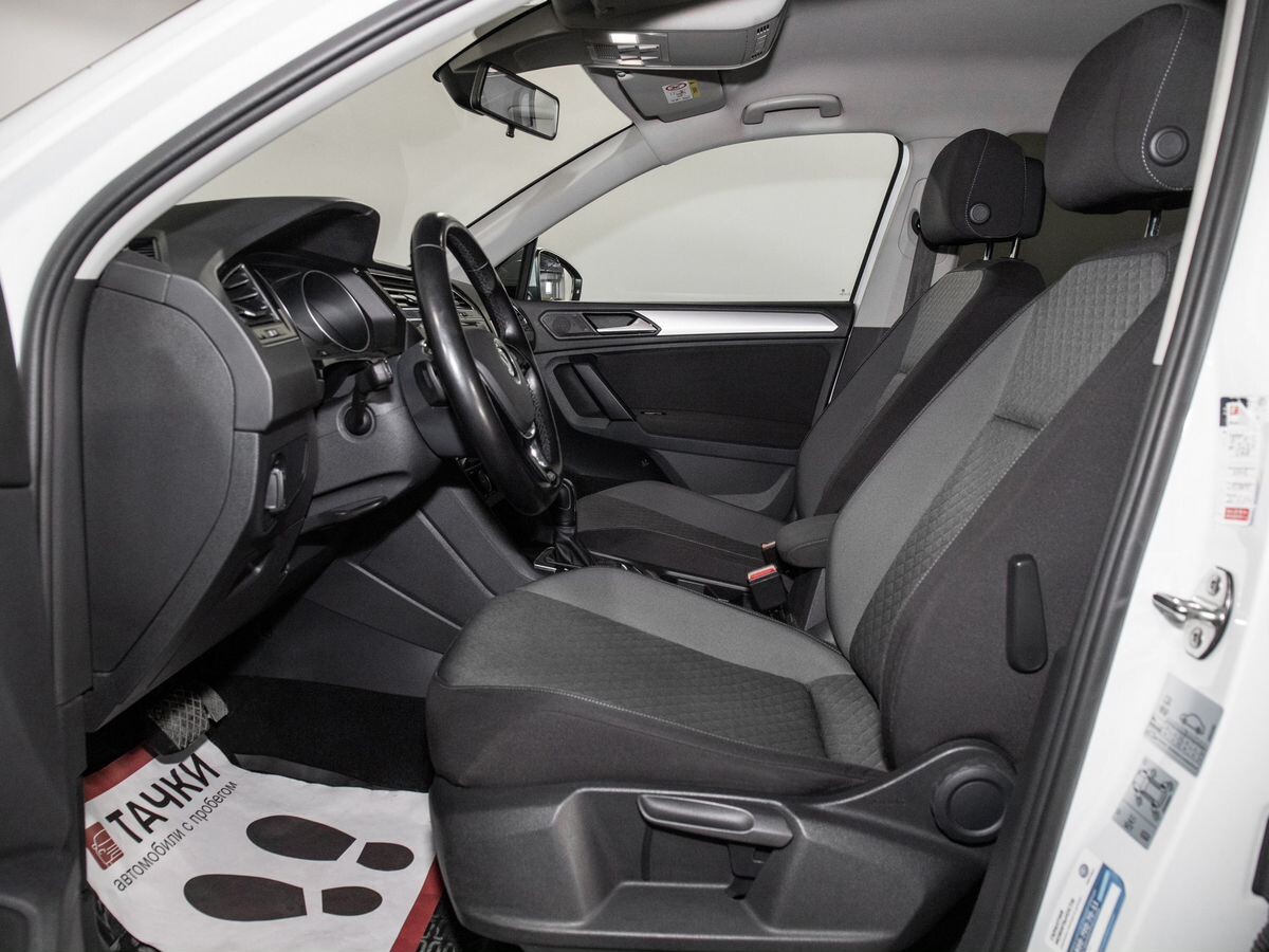 Volkswagen Tiguan 2020 - фото автомобиля