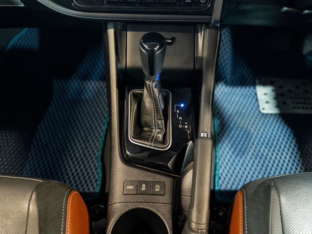 Toyota Auris 2015 - фото автомобиля