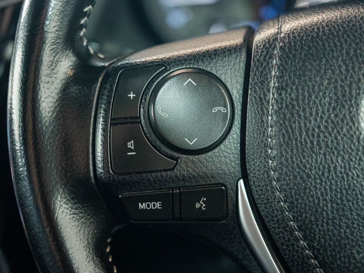 Toyota Auris 2015 - фото автомобиля