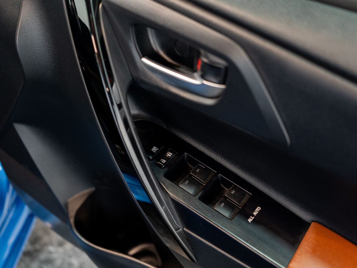 Toyota Auris 2015 - фото автомобиля