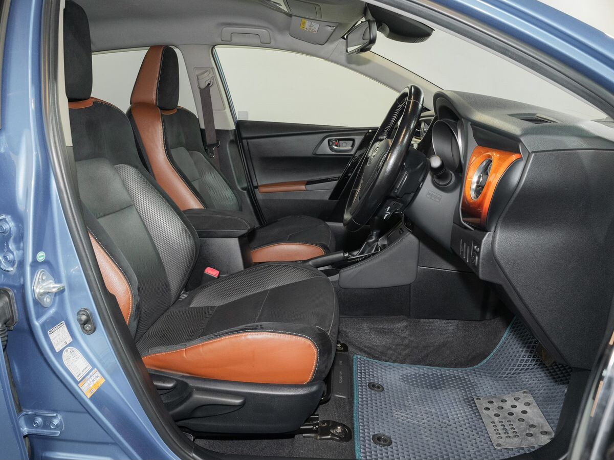 Toyota Auris 2015 - фото автомобиля