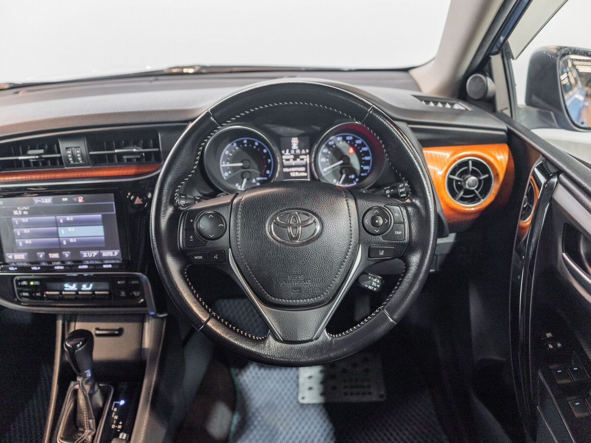 Toyota Auris 2015 - фото автомобиля