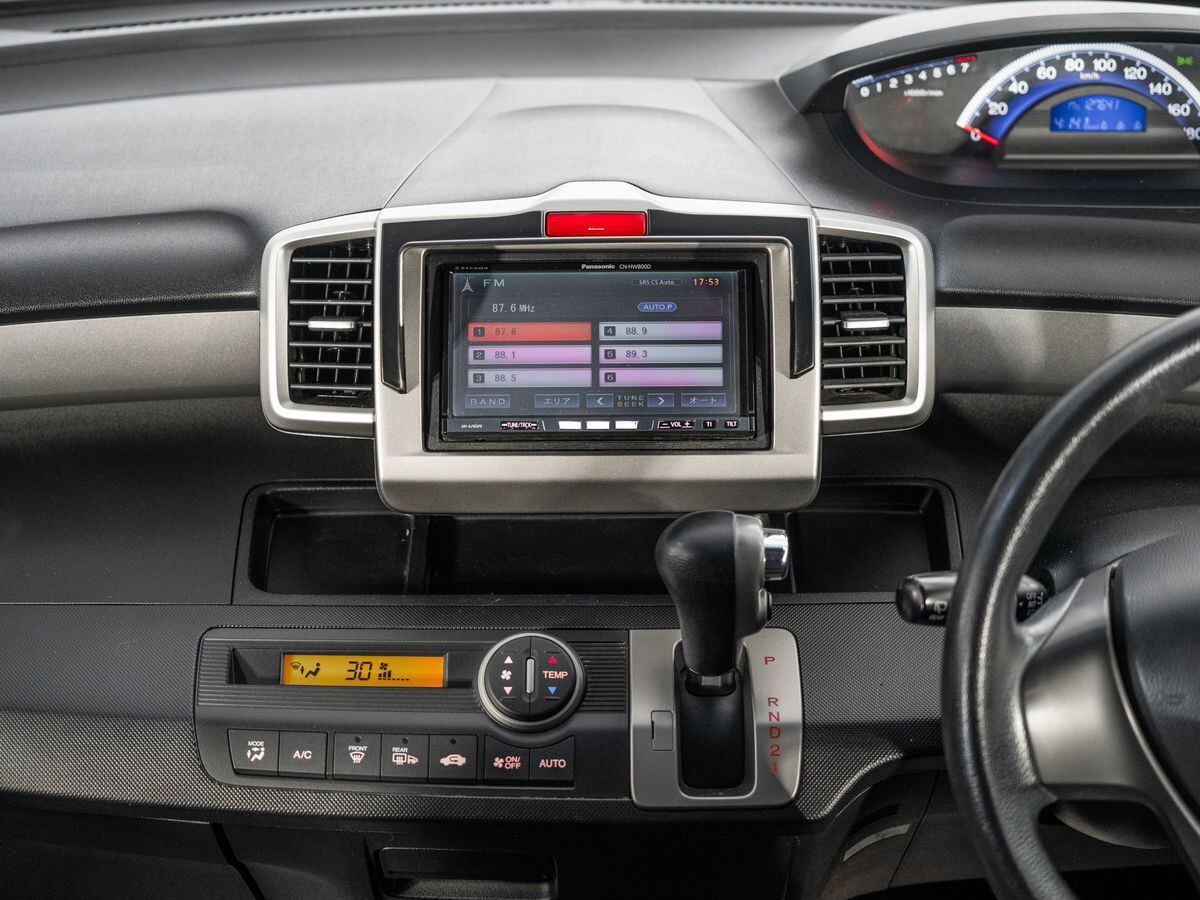 Honda Freed 2012 - фото автомобиля