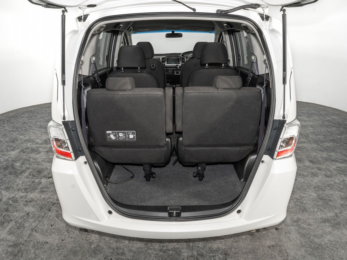 Honda Freed 2012 - фото автомобиля