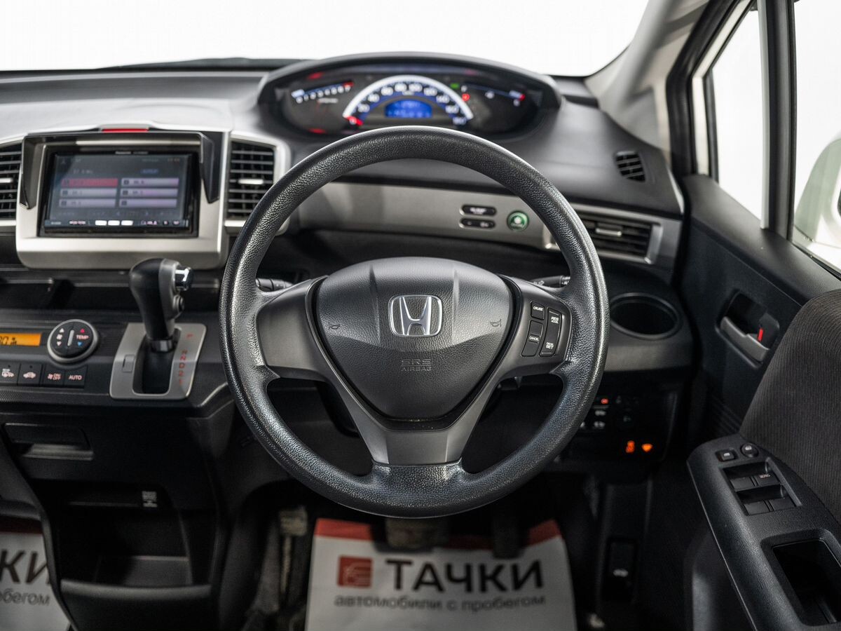 Honda Freed 2012 - фото автомобиля