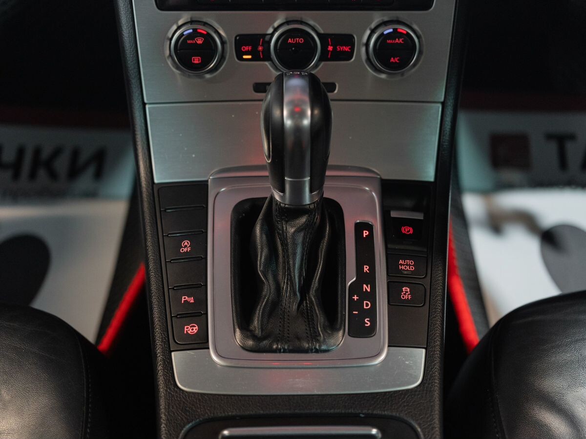 Volkswagen Passat 2013 - фото автомобиля