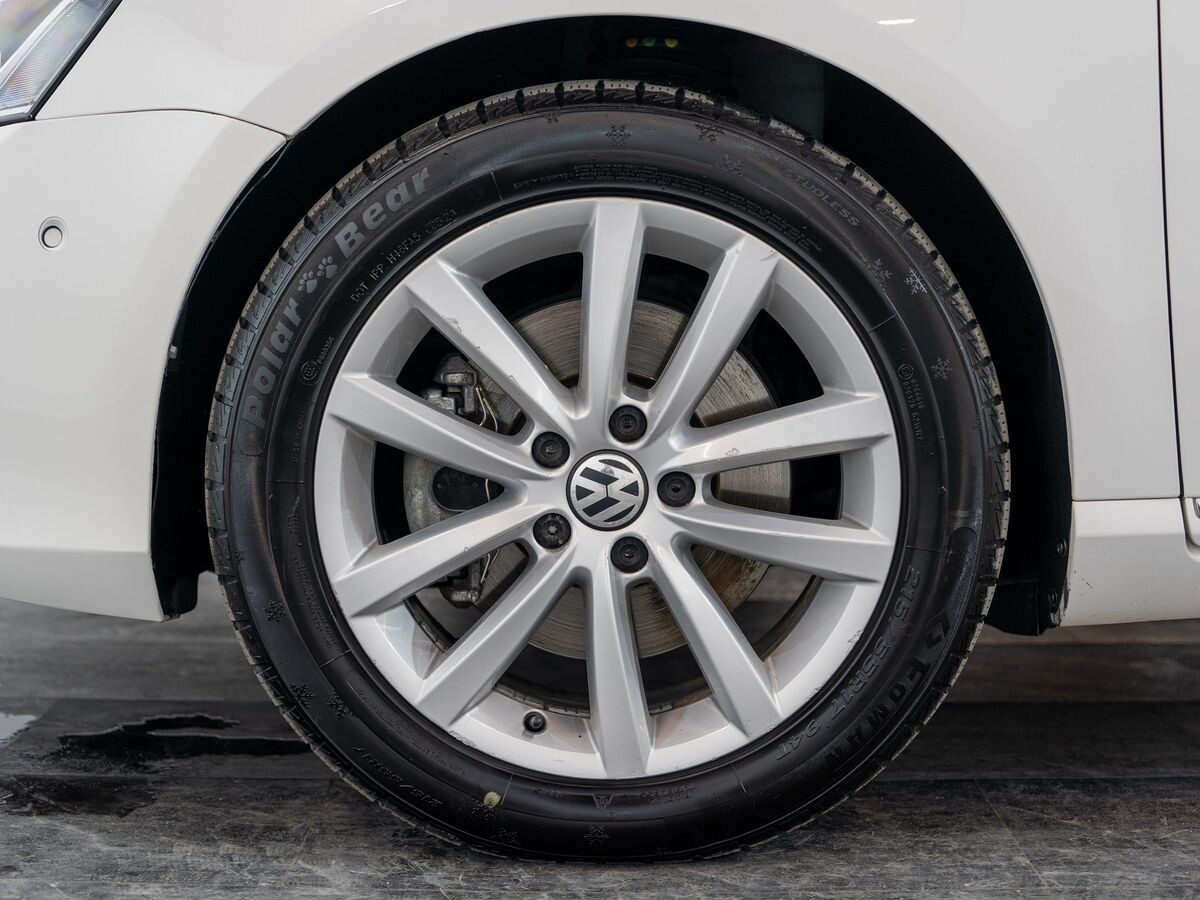 Volkswagen Passat 2013 - фото автомобиля