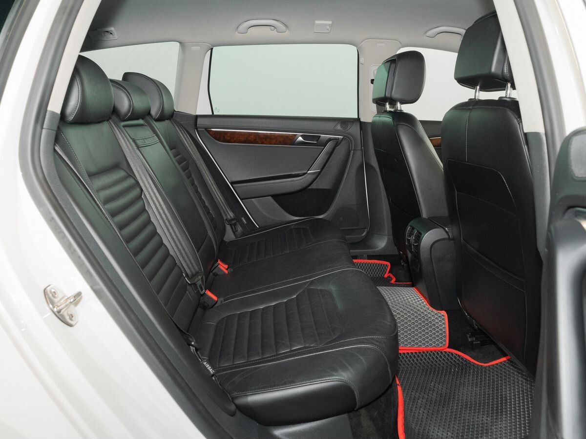 Volkswagen Passat 2013 - фото автомобиля