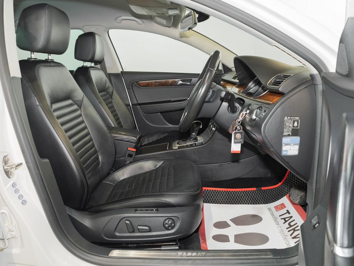Volkswagen Passat 2013 - фото автомобиля