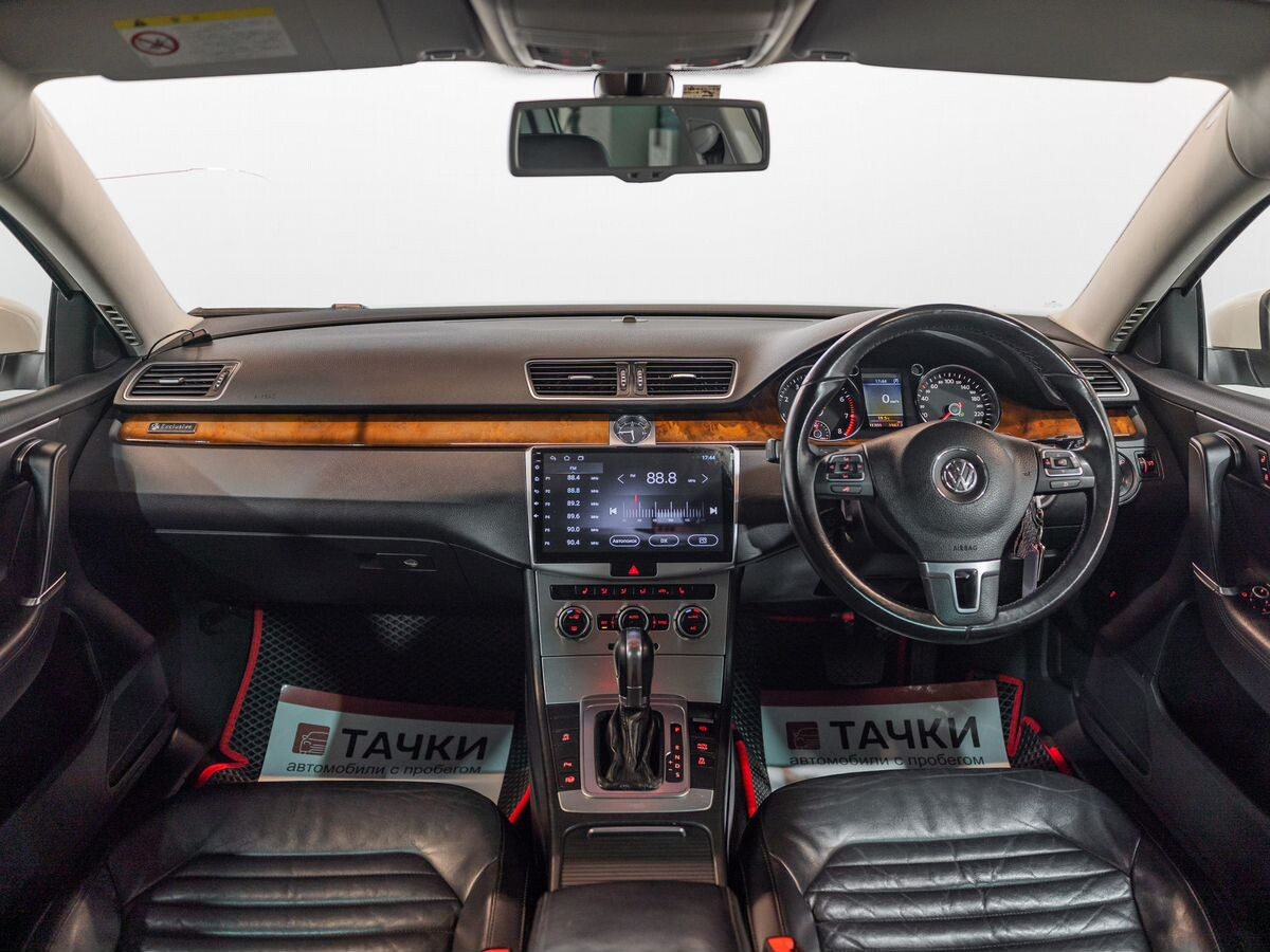 Volkswagen Passat 2013 - фото автомобиля