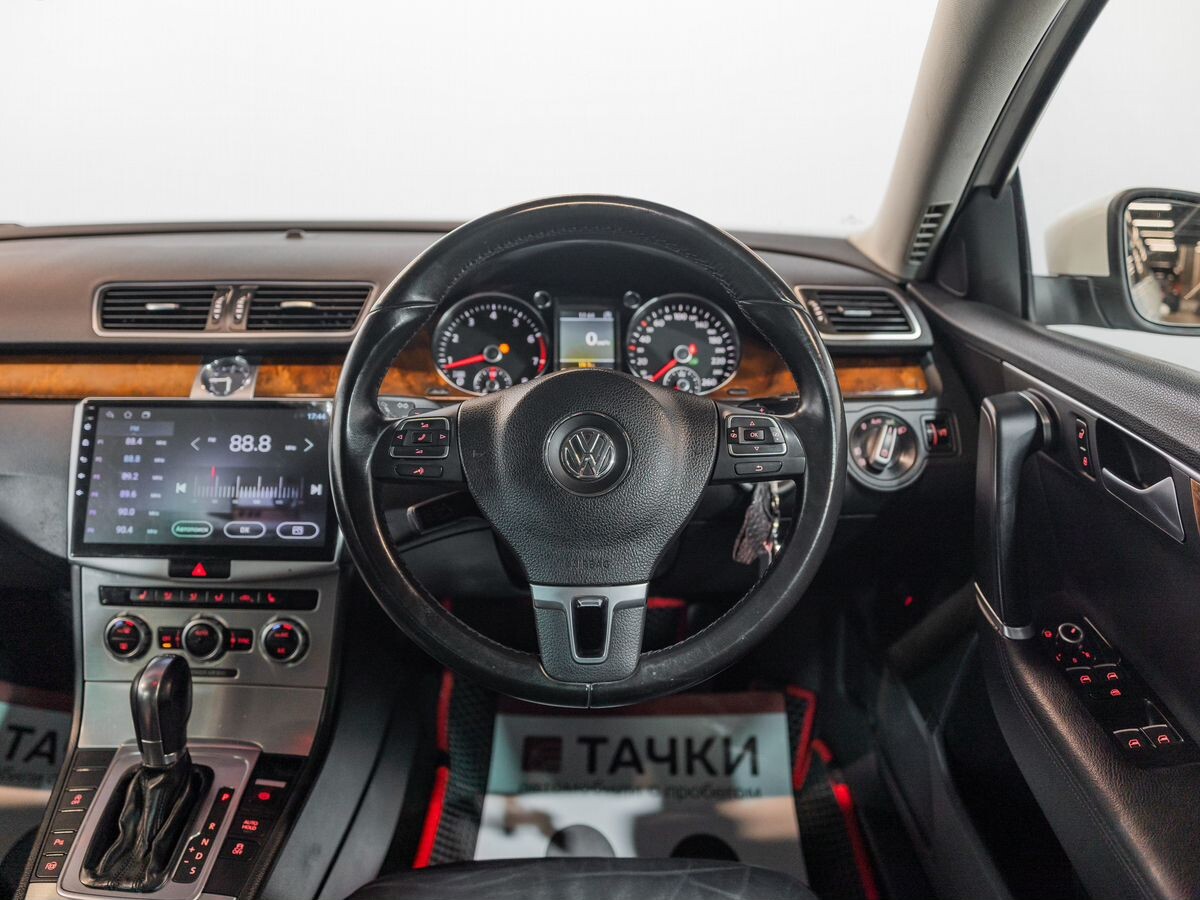 Volkswagen Passat 2013 - фото автомобиля