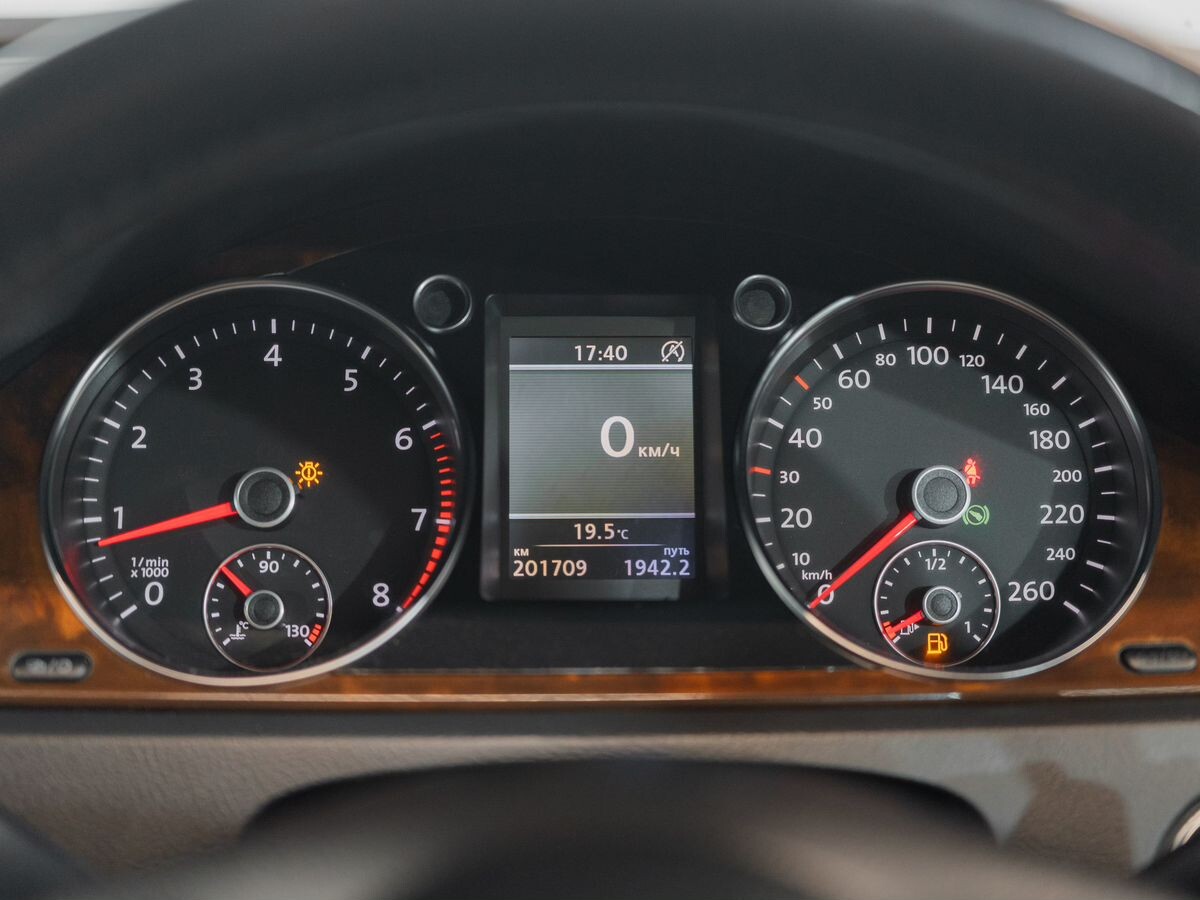 Volkswagen Passat 2013 - фото автомобиля