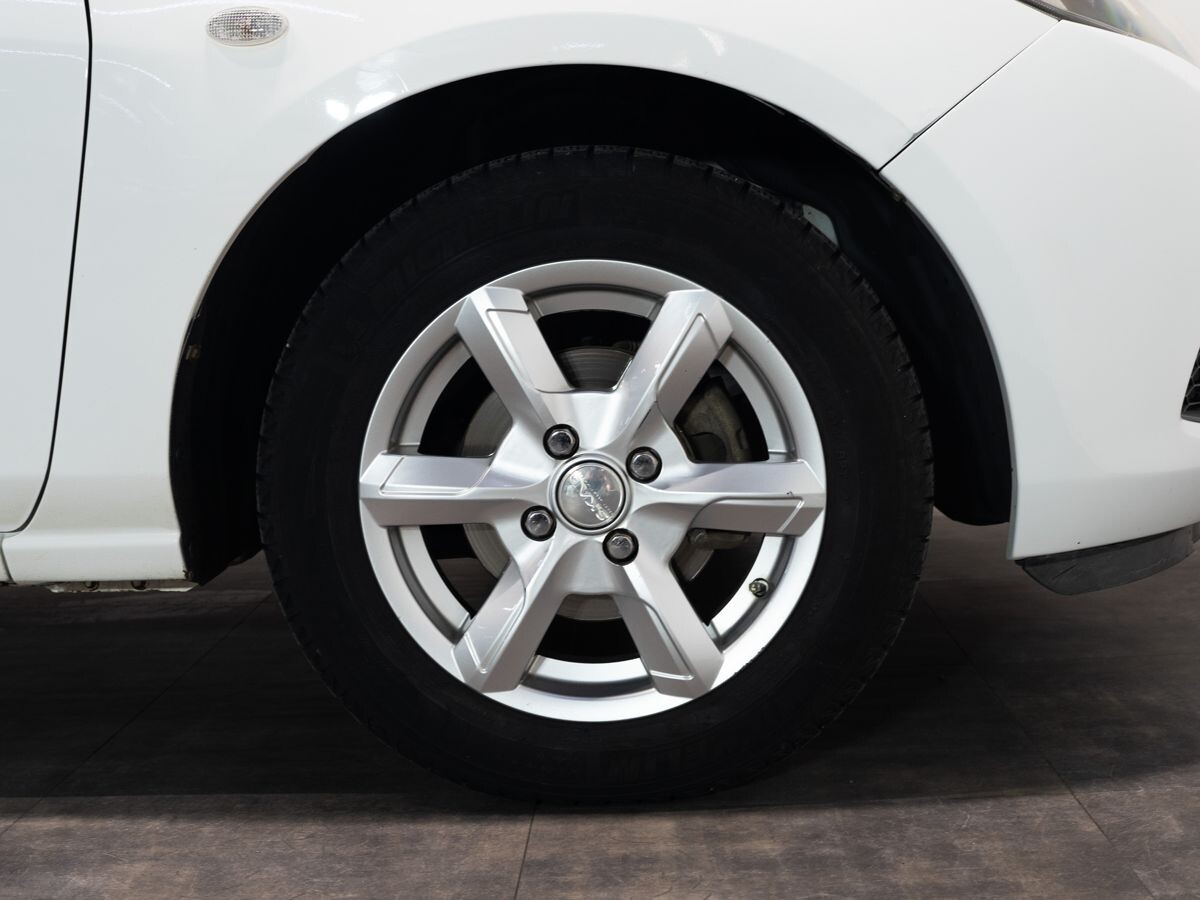 Mazda Demio 2011 - фото автомобиля