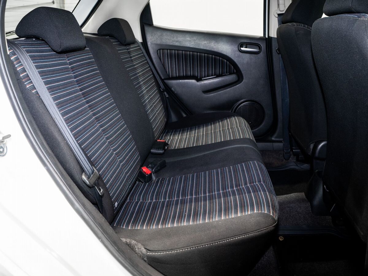 Mazda Demio 2011 - фото автомобиля