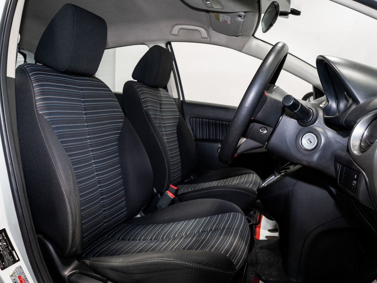 Mazda Demio 2011 - фото автомобиля