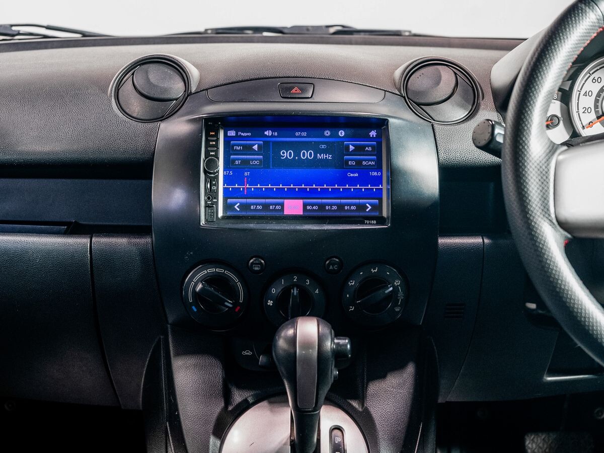 Mazda Demio 2011 - фото автомобиля