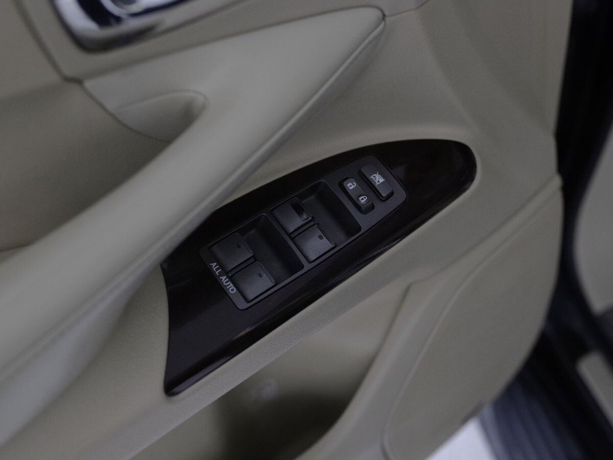 Lexus LX 2012 - фото автомобиля