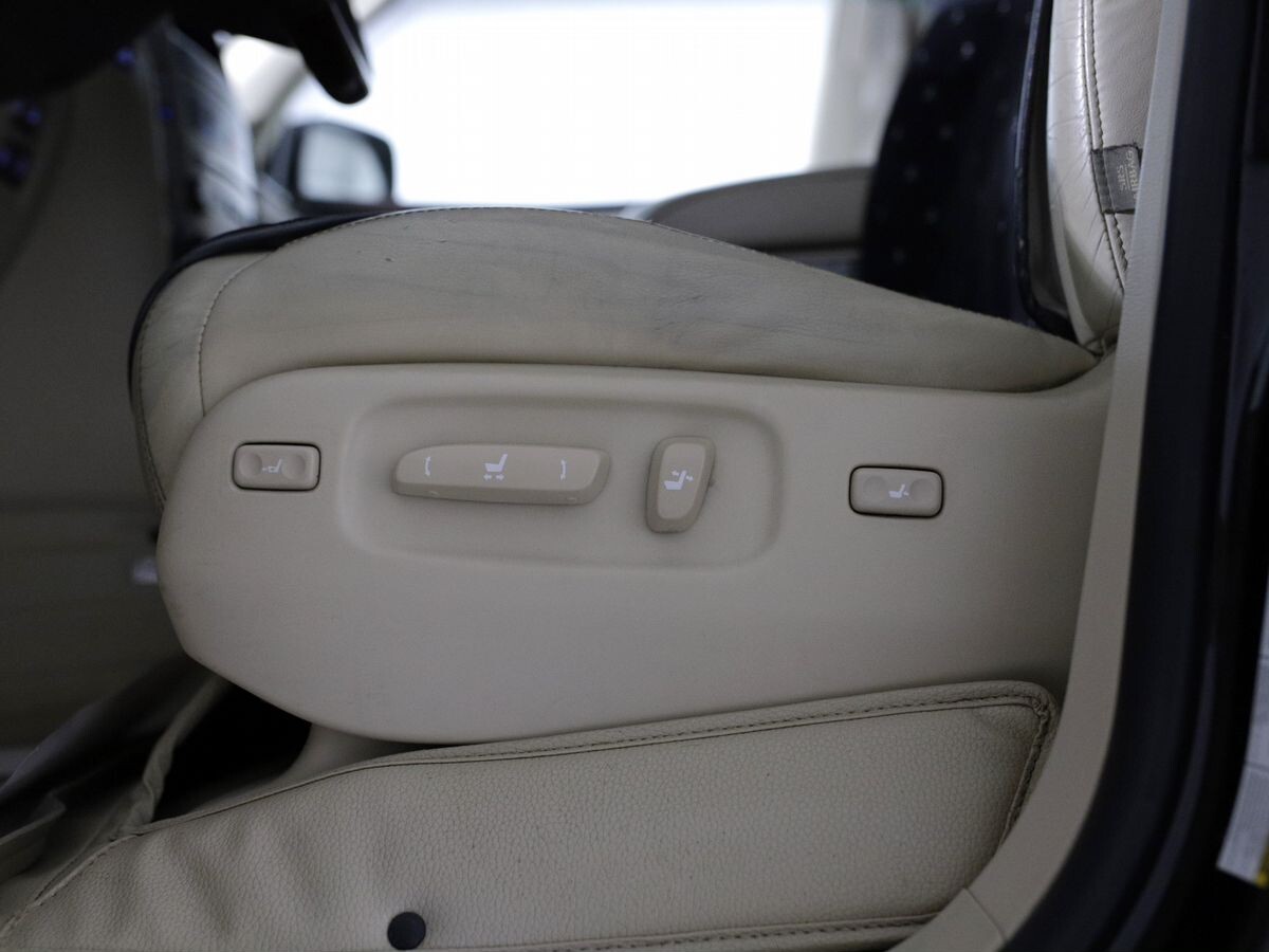 Lexus LX 2012 - фото автомобиля