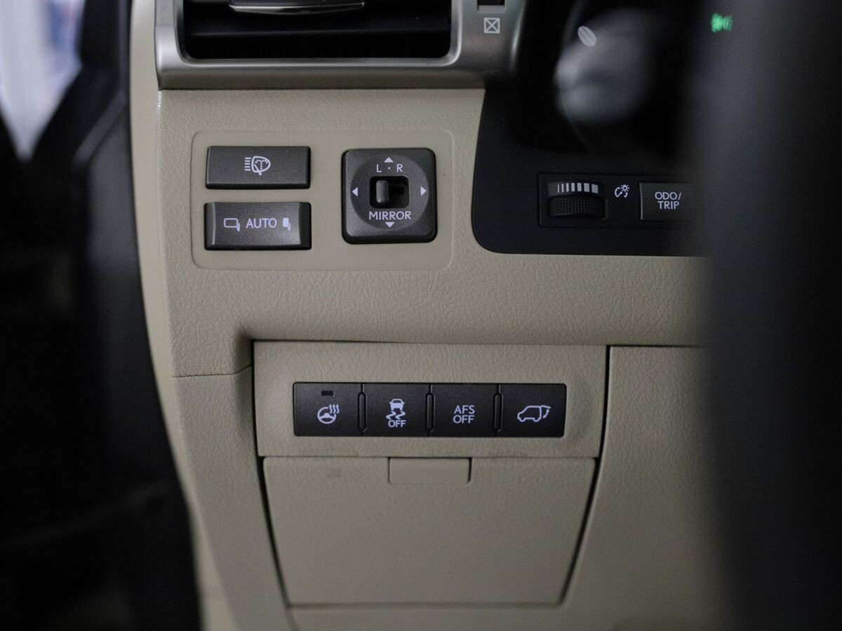 Lexus LX 2012 - фото автомобиля