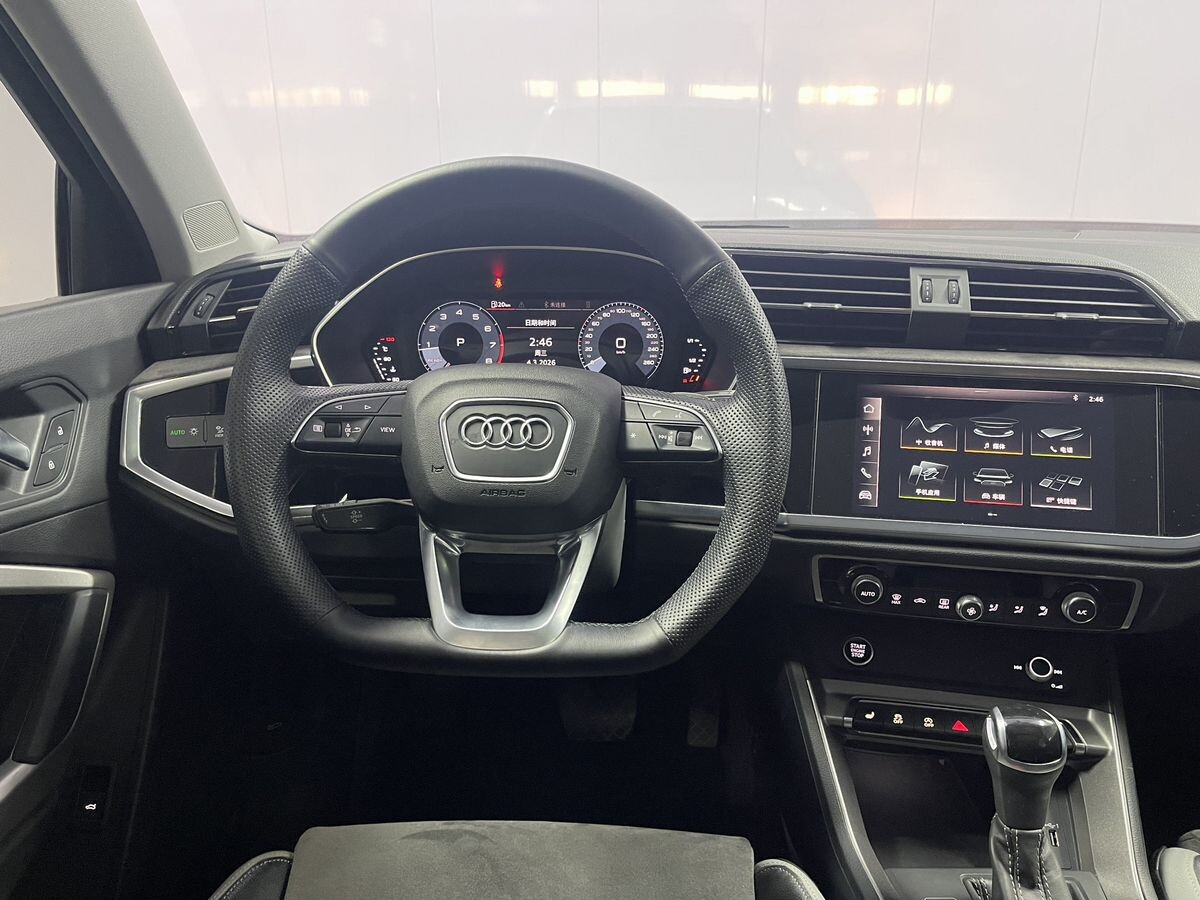 Audi Q3 2021 - фото автомобиля