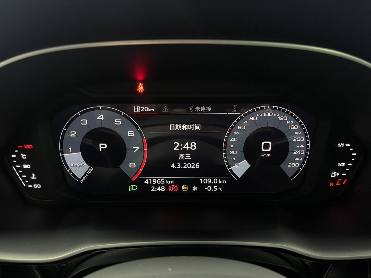 Audi Q3 2021 - фото автомобиля