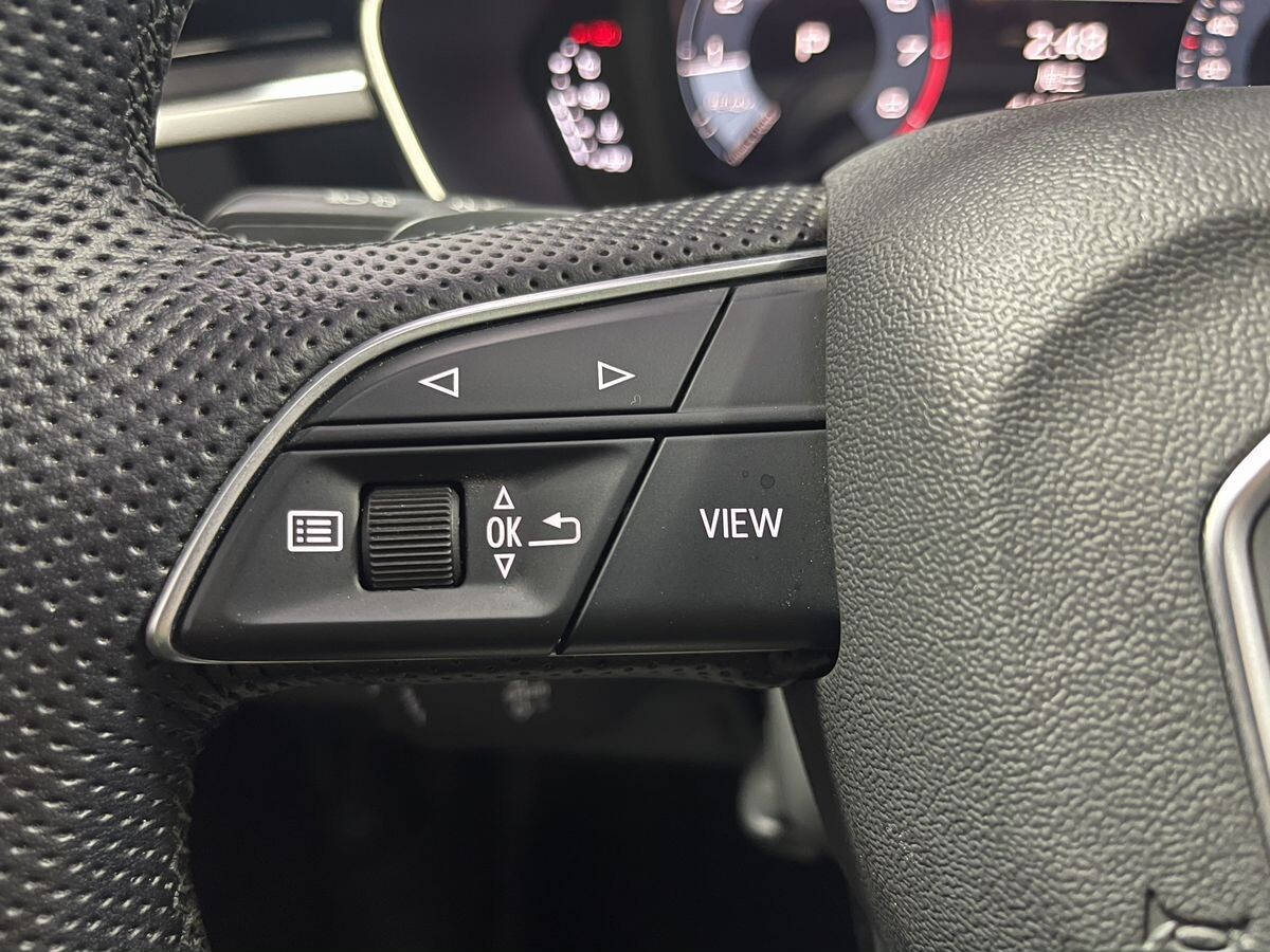 Audi Q3 2021 - фото автомобиля