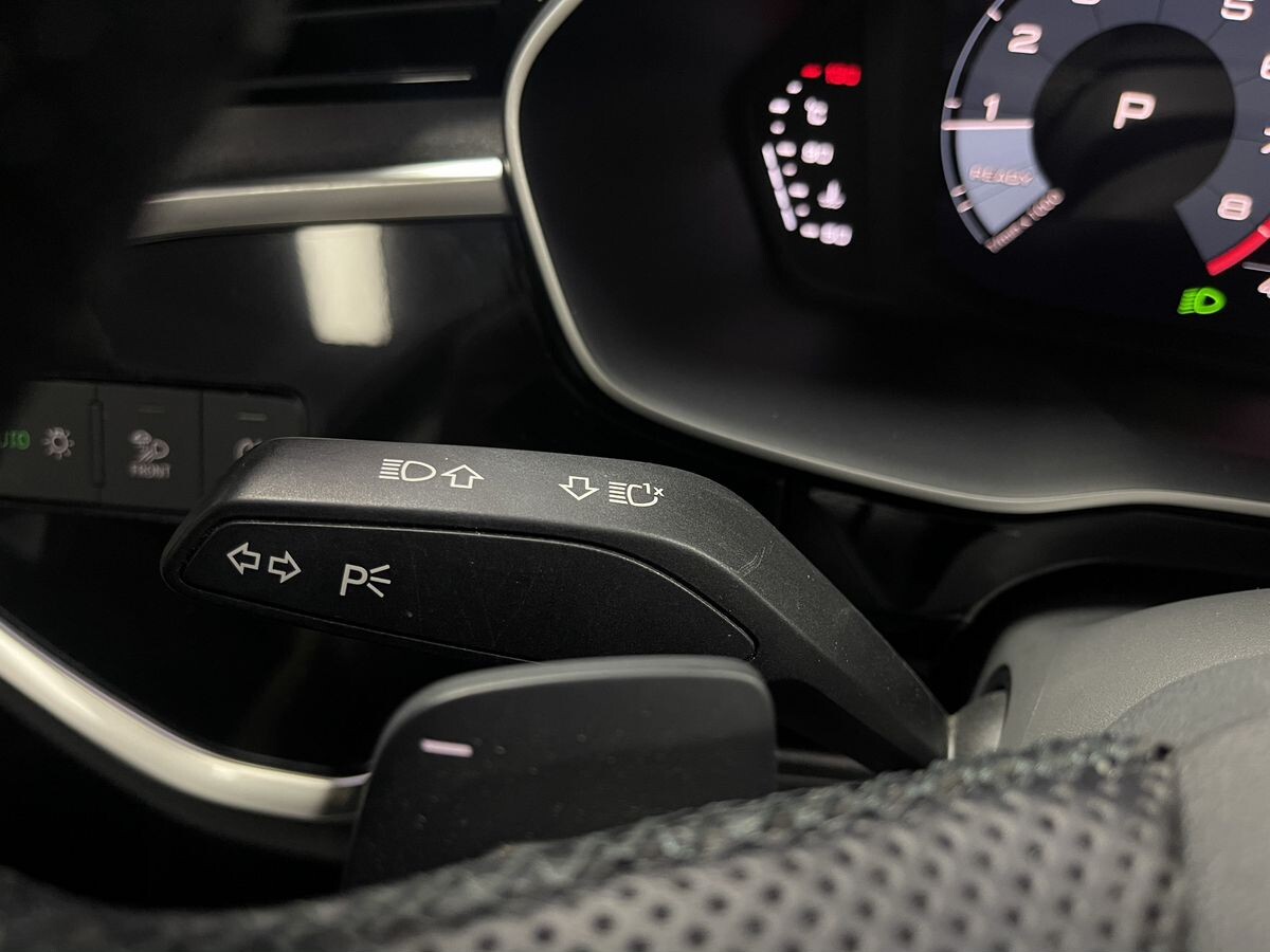 Audi Q3 2021 - фото автомобиля