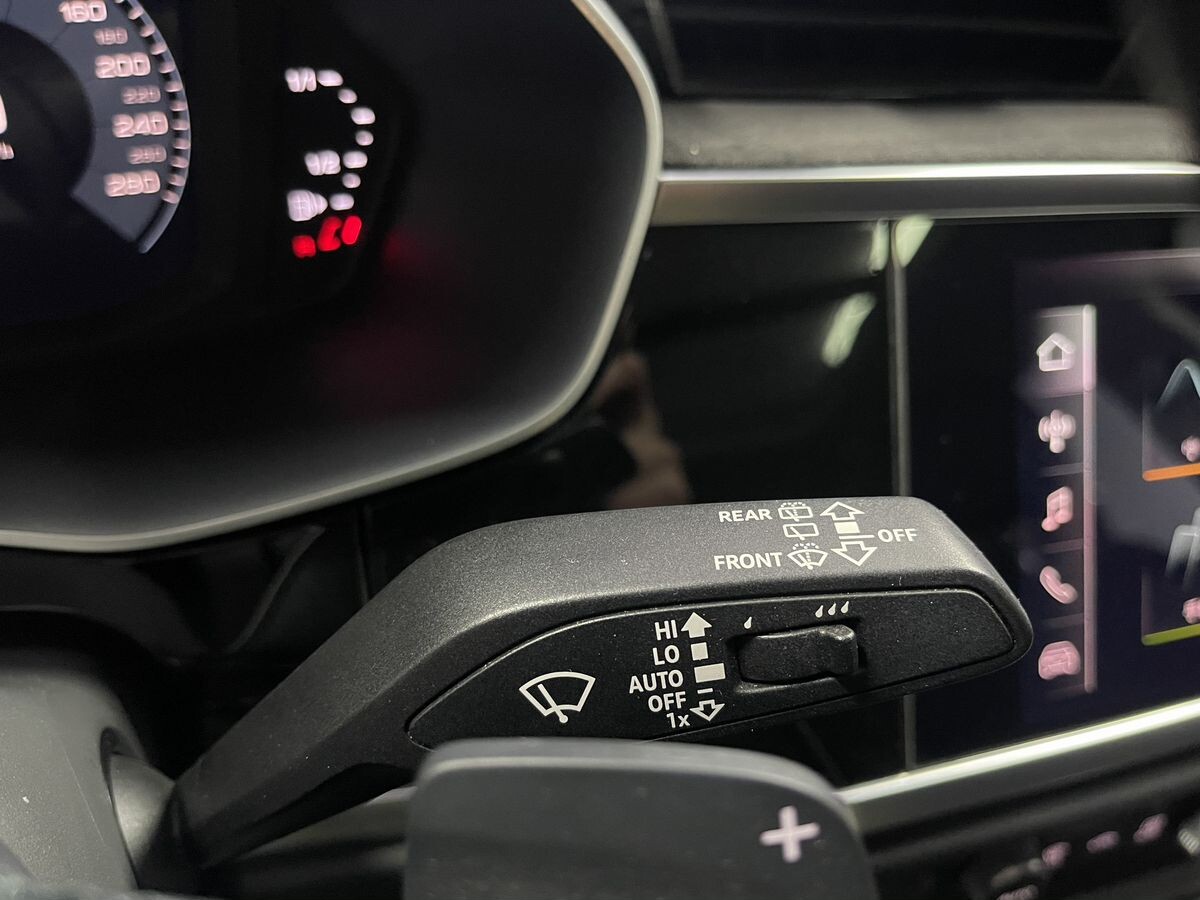 Audi Q3 2021 - фото автомобиля