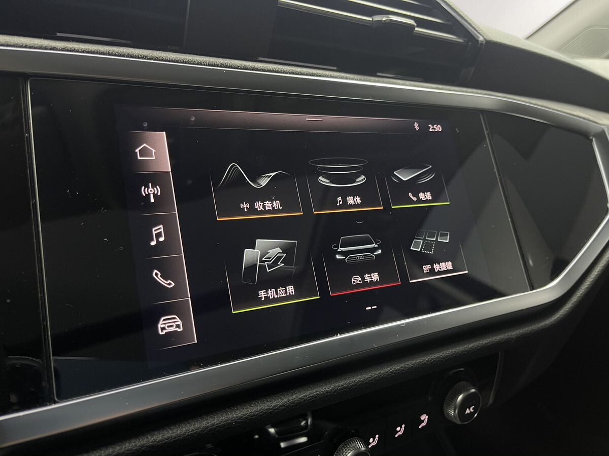 Audi Q3 2021 - фото автомобиля