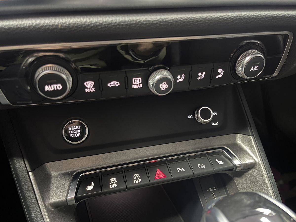 Audi Q3 2021 - фото автомобиля