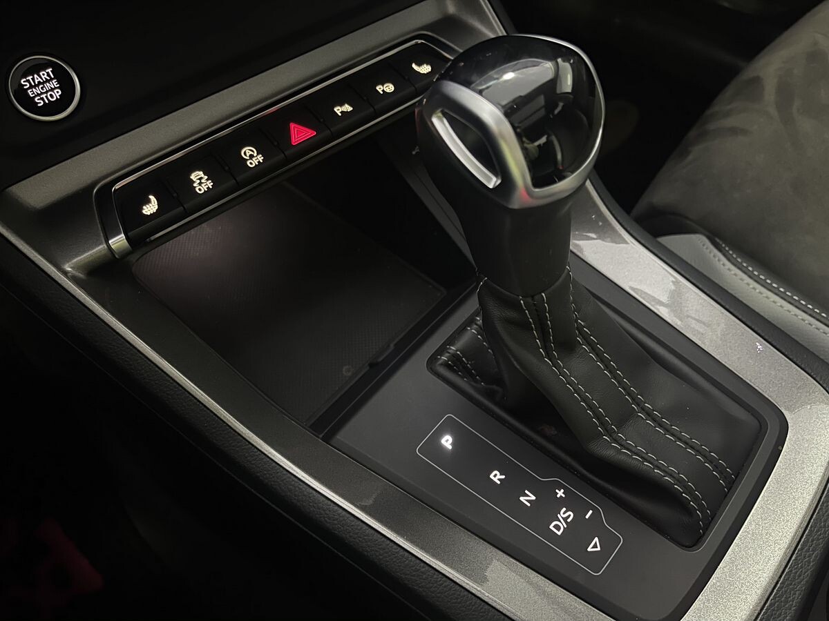 Audi Q3 2021 - фото автомобиля