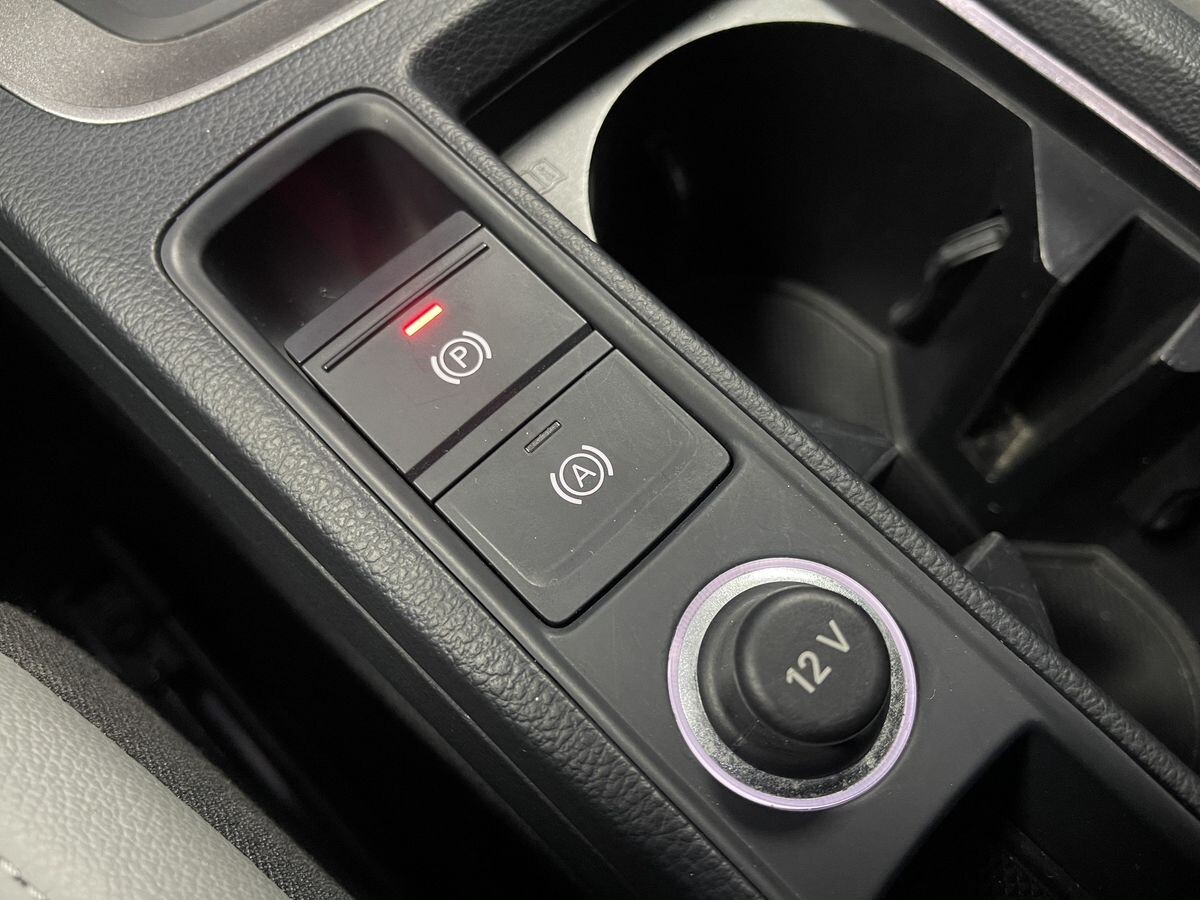 Audi Q3 2021 - фото автомобиля