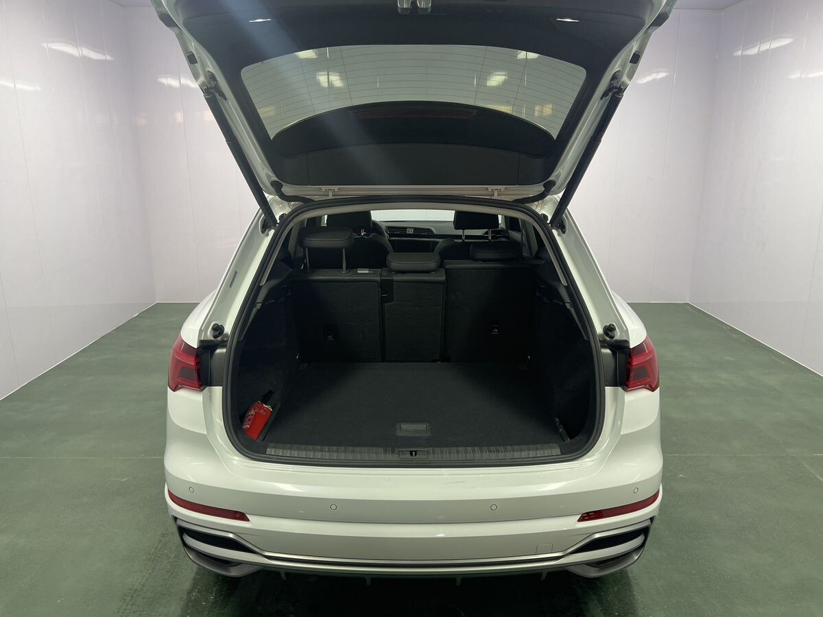 Audi Q3 2021 - фото автомобиля