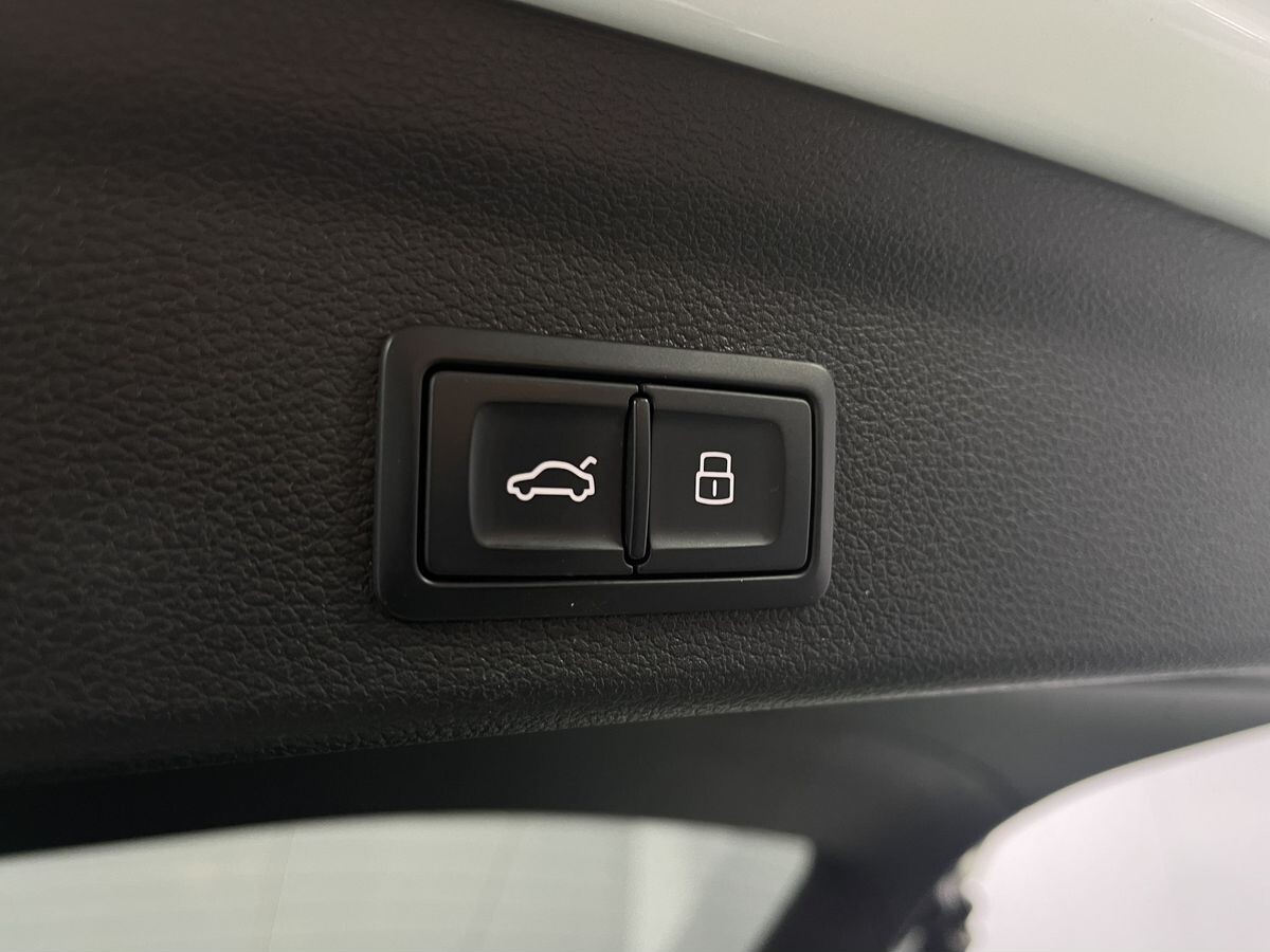 Audi Q3 2021 - фото автомобиля