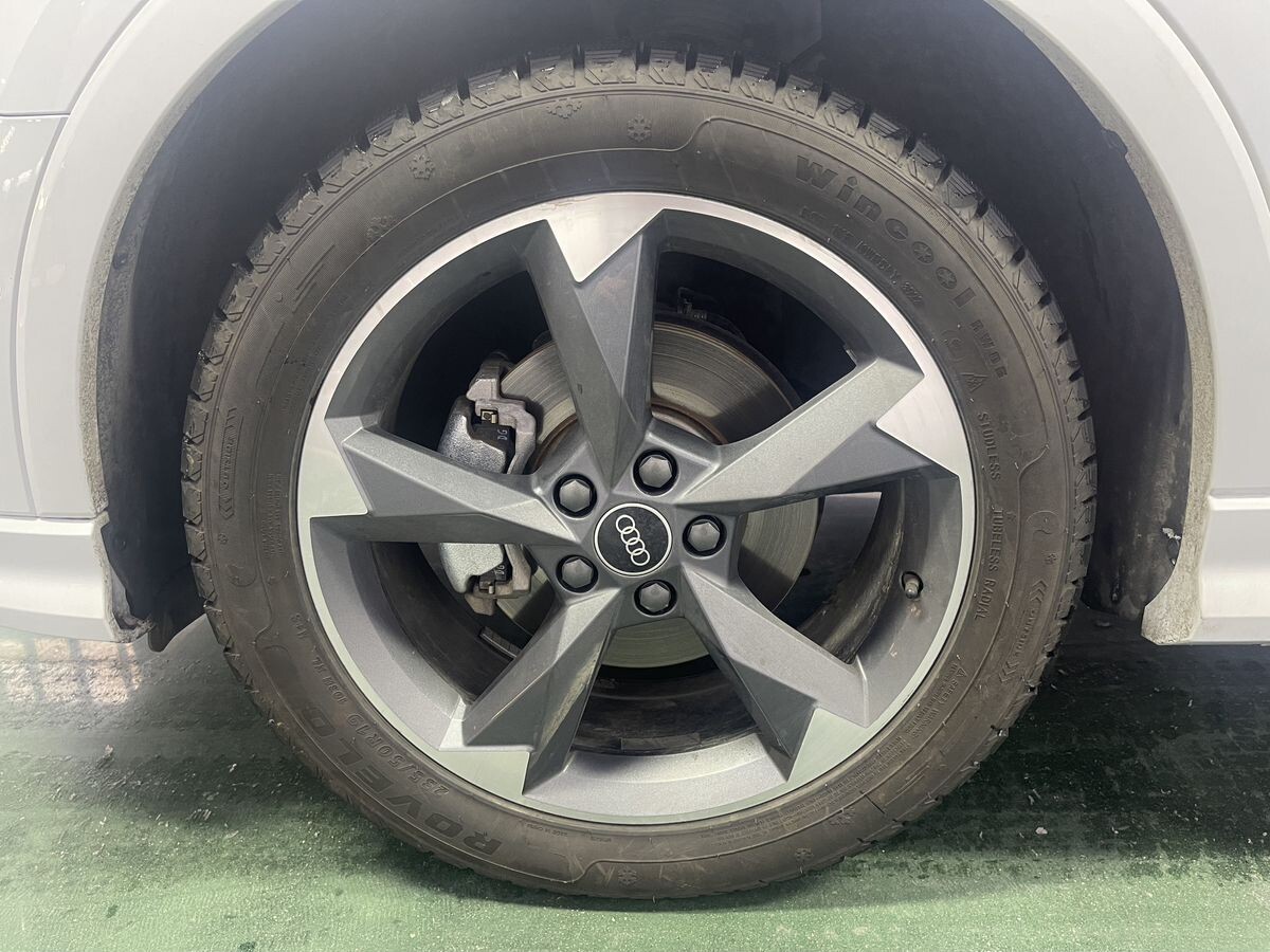 Audi Q3 2021 - фото автомобиля