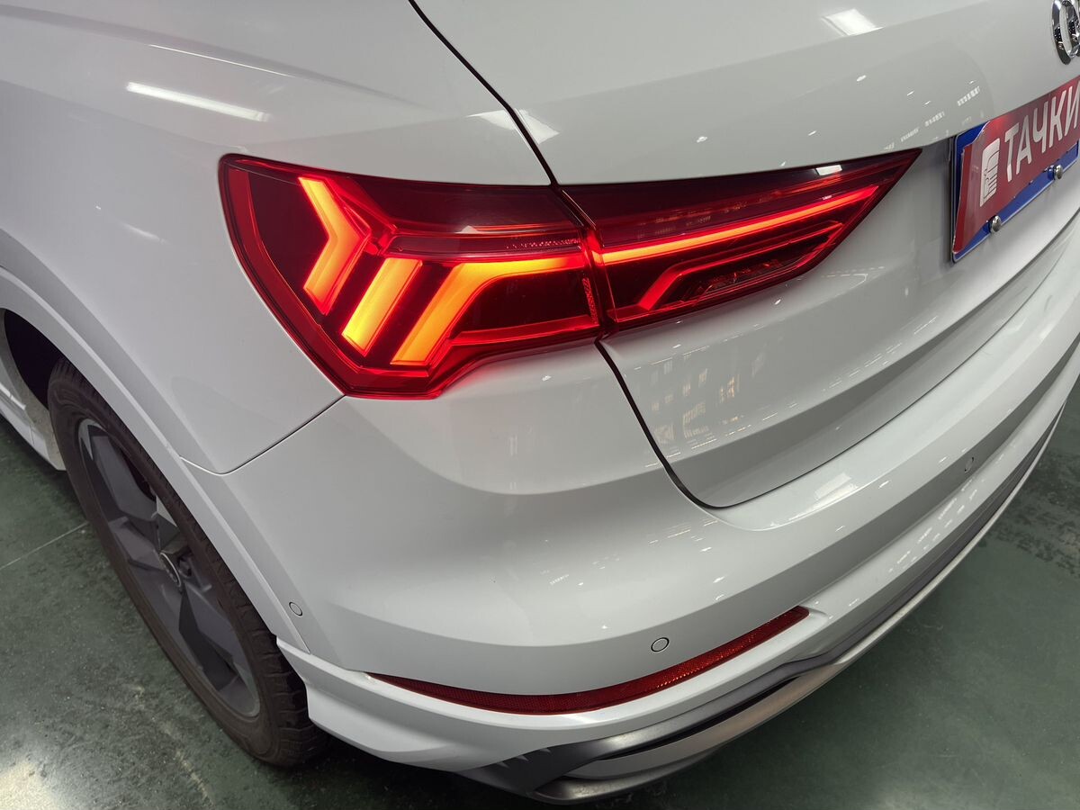 Audi Q3 2021 - фото автомобиля