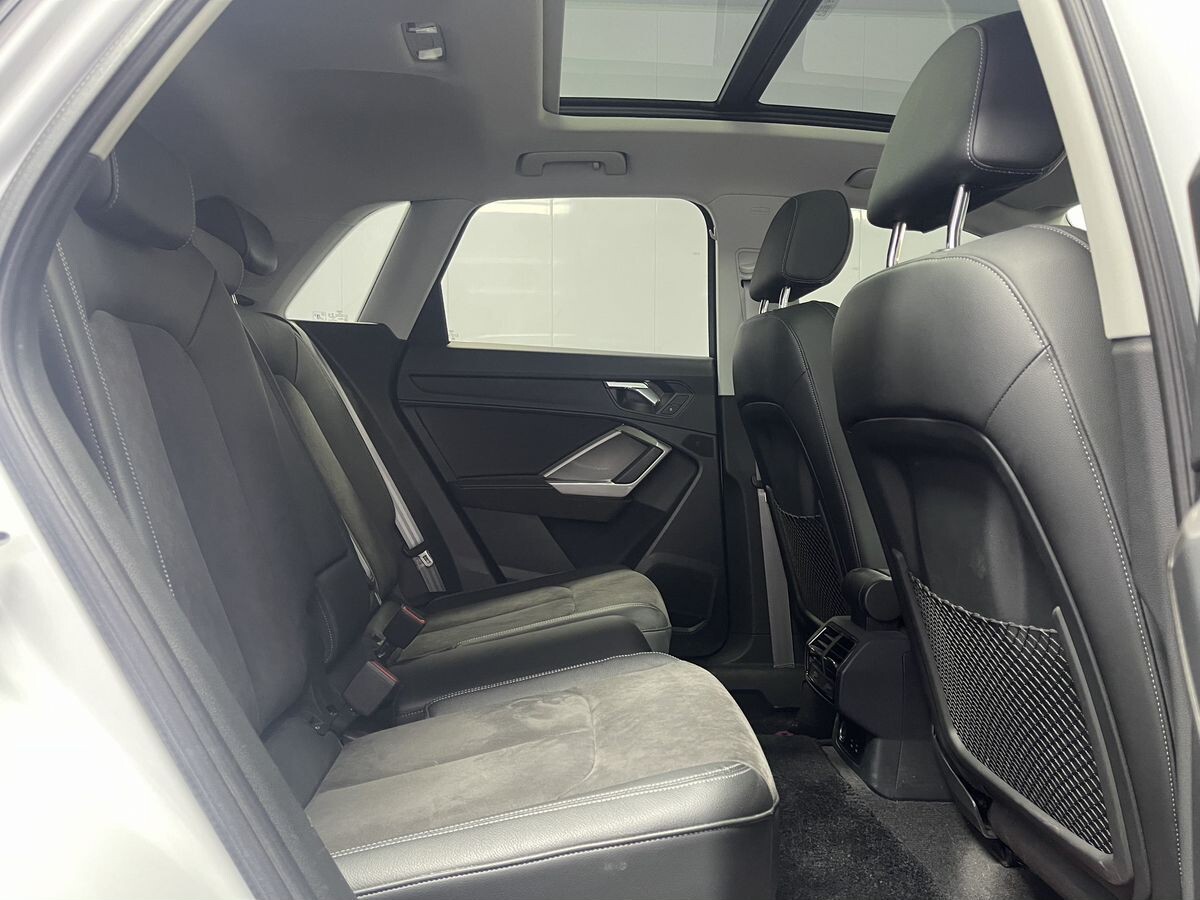 Audi Q3 2021 - фото автомобиля