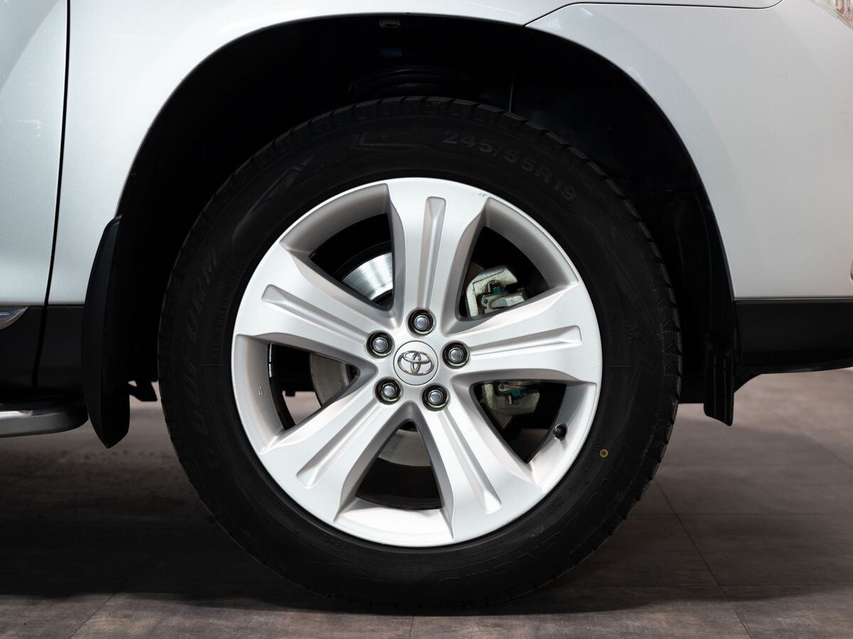 Toyota Highlander 2011 - фото автомобиля