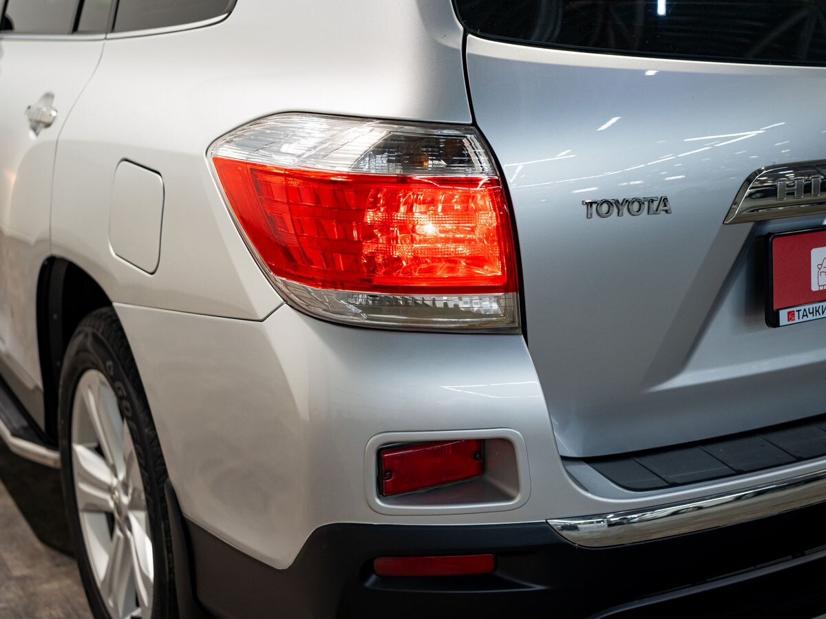 Toyota Highlander 2011 - фото автомобиля